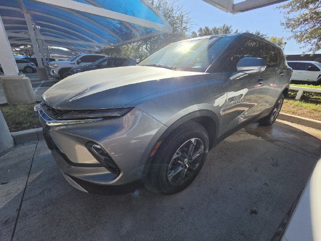 Used 2026 Chevrolet Blazer LT FWD image 2
