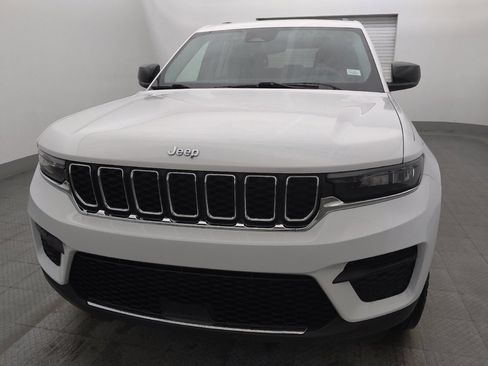 Used 2023 Jeep Grand Cherokee Laredo w/ Luxury Tech Group I RWD image 15