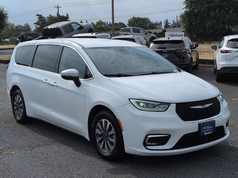 Used 2023 Chrysler Pacifica Touring-L FWD image 7