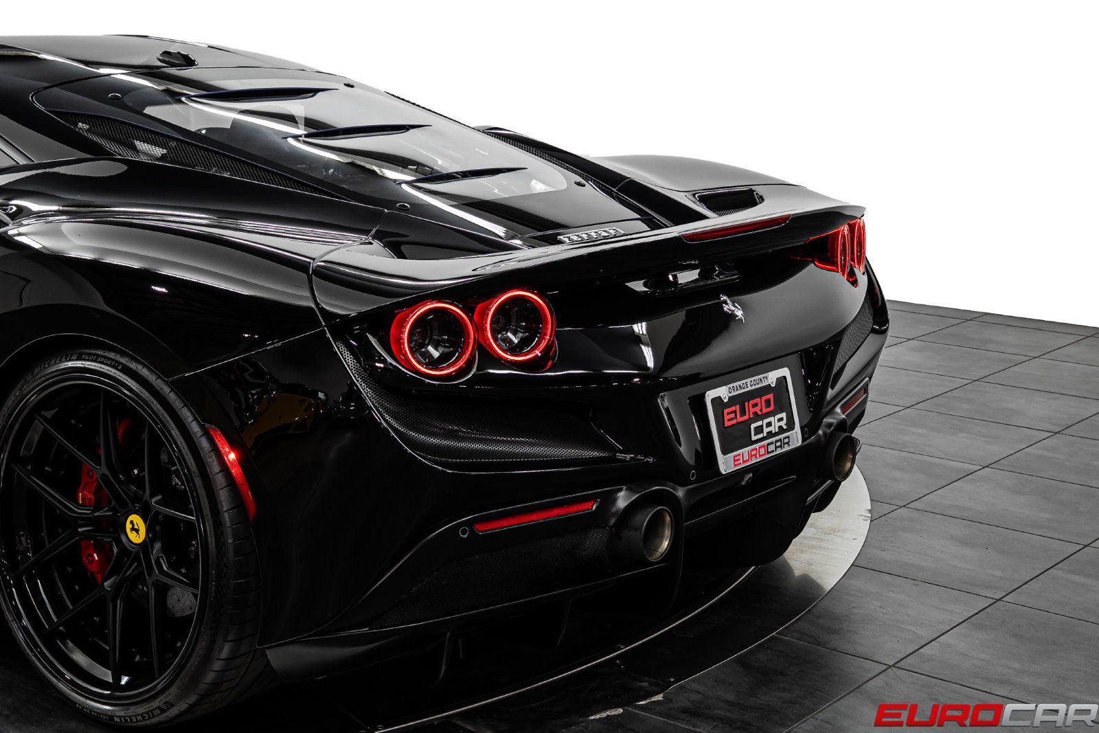 Used 2021 Ferrari F8 Tributo RWD image 19
