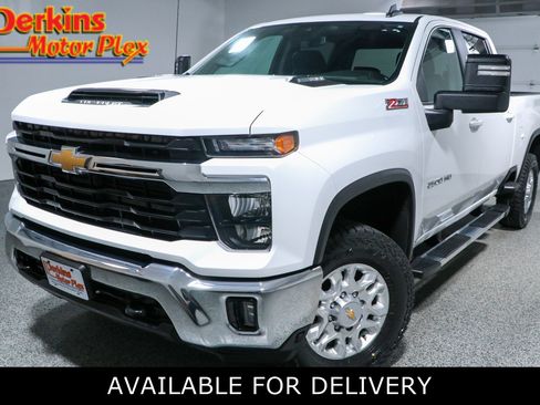 Used 2024 Chevrolet Silverado 2500 LT AWD/4WD image 1