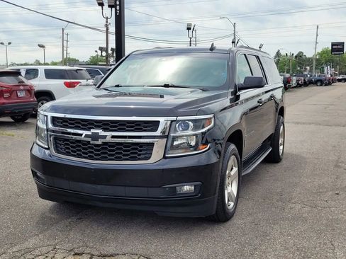 Used 2015 Chevrolet Suburban LT image 6