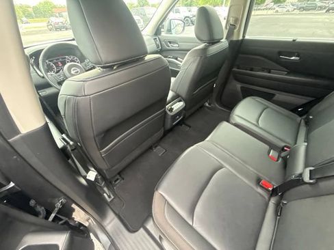 Used 2024 Nissan Pathfinder SL AWD/4WD image 21