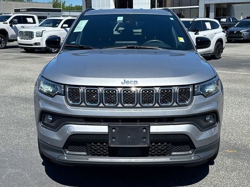 Used 2024 Jeep Compass Latitude AWD/4WD image 8