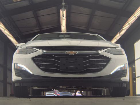 Used 2024 Chevrolet Malibu LT image 3