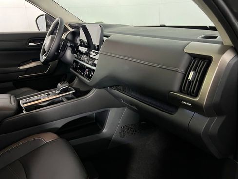 Used 2024 Nissan Pathfinder Platinum w/ Cargo Package image 35