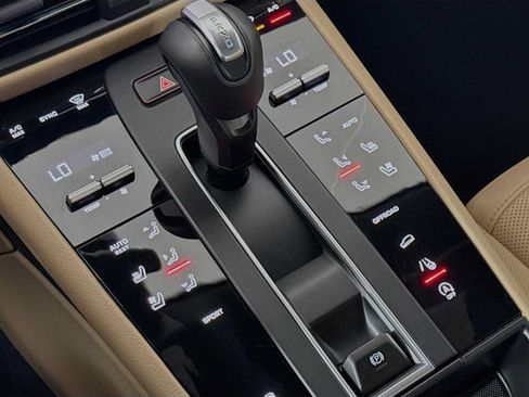 Certified 2026 Porsche Macan AWD/4WD image 21