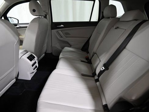 Used 2022 Volkswagen Tiguan SE image 8