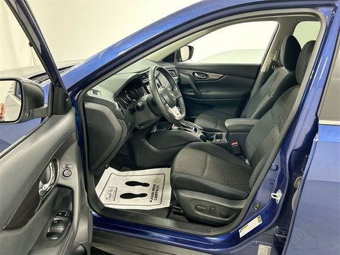 Used 2019 Nissan Rogue SV image 9