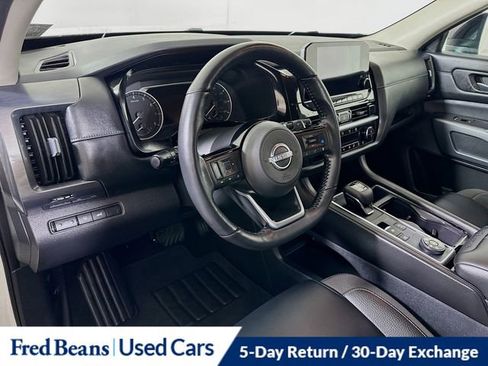 Used 2024 Nissan Pathfinder SL AWD/4WD image 13