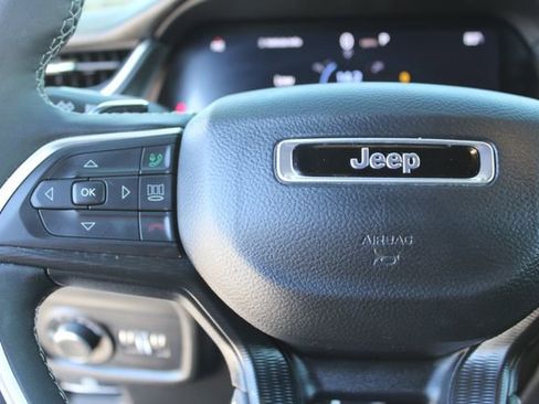 Used 2024 Jeep Grand Cherokee Altitude image 17