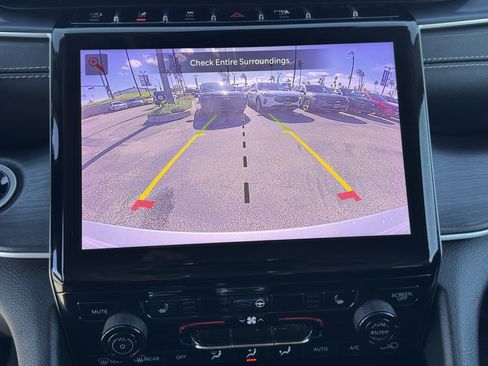 Used 2023 Jeep Grand Cherokee Limited image 26