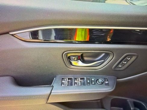 Used 2024 Honda Pilot Touring image 10