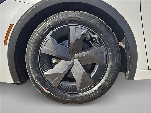 Used 2025 Toyota Prius LE FWD image 29