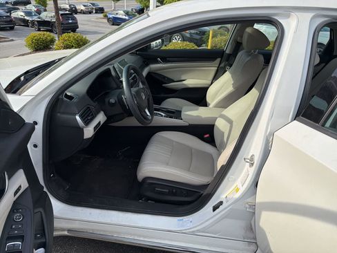 Used 2019 Honda Accord Touring image 17