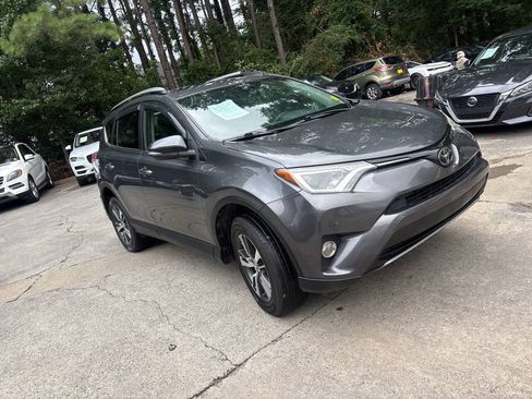 Used 2018 Toyota RAV4 XLE FWD image 4