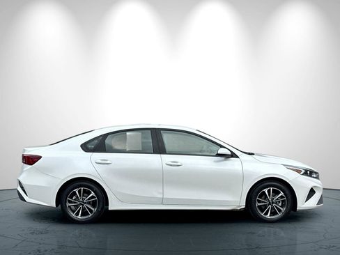 Certified 2024 Kia Forte LXS image 3
