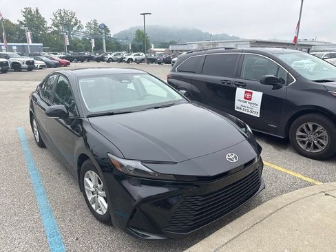 Used 2025 Toyota Camry LE w/ Convenience Package FWD image 3