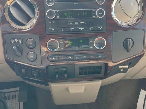 Used 2009 Ford F350 Lariat image 27