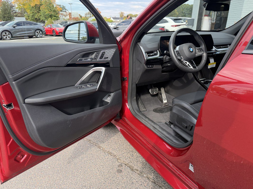 Used 2025 BMW X2 xDrive28i w/ Premium Package AWD/4WD image 14