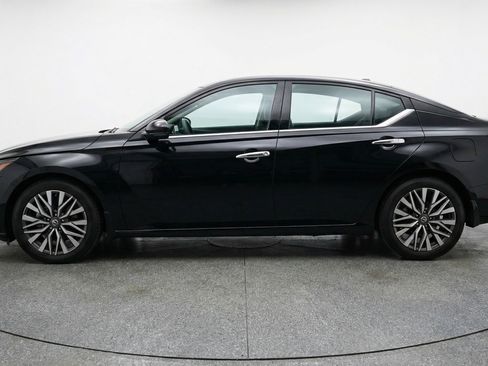 Used 2025 Nissan Altima 2.5 SV FWD image 5