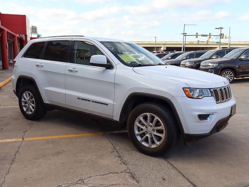 Used 2022 Jeep Grand Cherokee Laredo E w/ Security & Convenience Group image 4