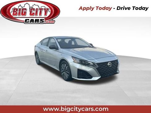 Used 2025 Nissan Altima 2.5 SV FWD image 1