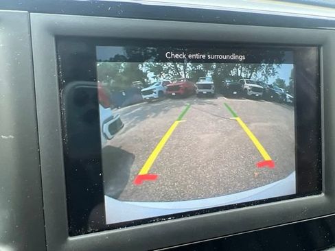 Used 2018 Chrysler Pacifica Touring-L FWD image 13