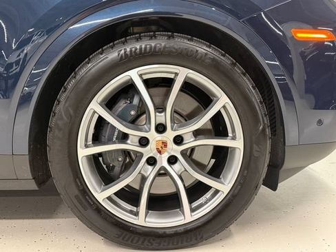 Certified 2026 Porsche Cayenne E-Hybrid AWD/4WD image 11