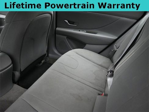 Used 2022 Hyundai Elantra SEL image 21