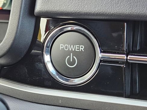 New 2025 Mitsubishi Outlander SE image 23