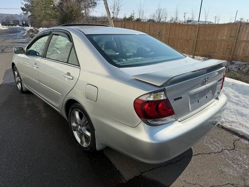 Used 2005 Toyota Camry SE image 3