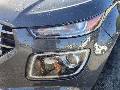 Certified 2025 Hyundai Venue Limited image 11