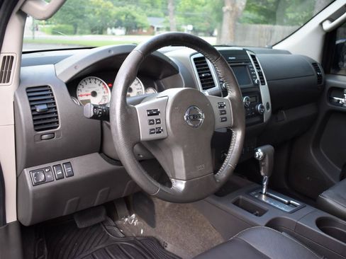 Used 2014 Nissan Frontier PRO-4X w/ Pro-4x Luxury Package AWD/4WD image 16