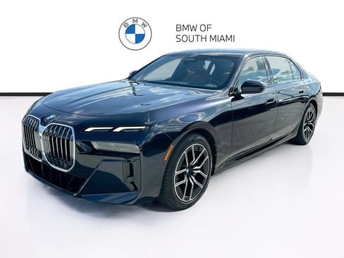 Used 2023 BMW 740i w/ Parking Assistance Package RWD image 3