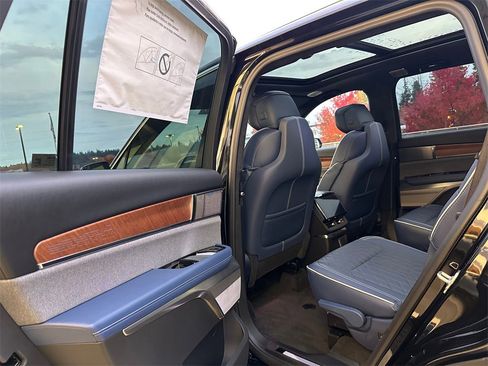 New 2026 Cadillac Vistiq Premium Luxury image 16