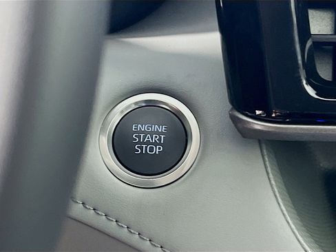 Used 2025 Toyota Highlander XLE image 24