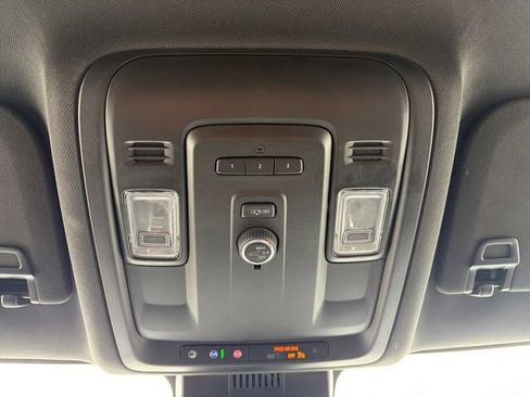 Used 2024 GMC Yukon XL SLT image 12