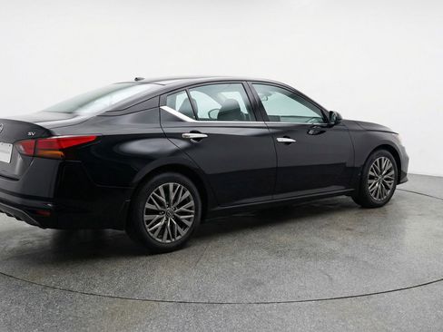 Used 2025 Nissan Altima 2.5 SV image 9