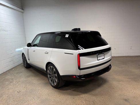 New 2025 Land Rover Range Rover SE image 9