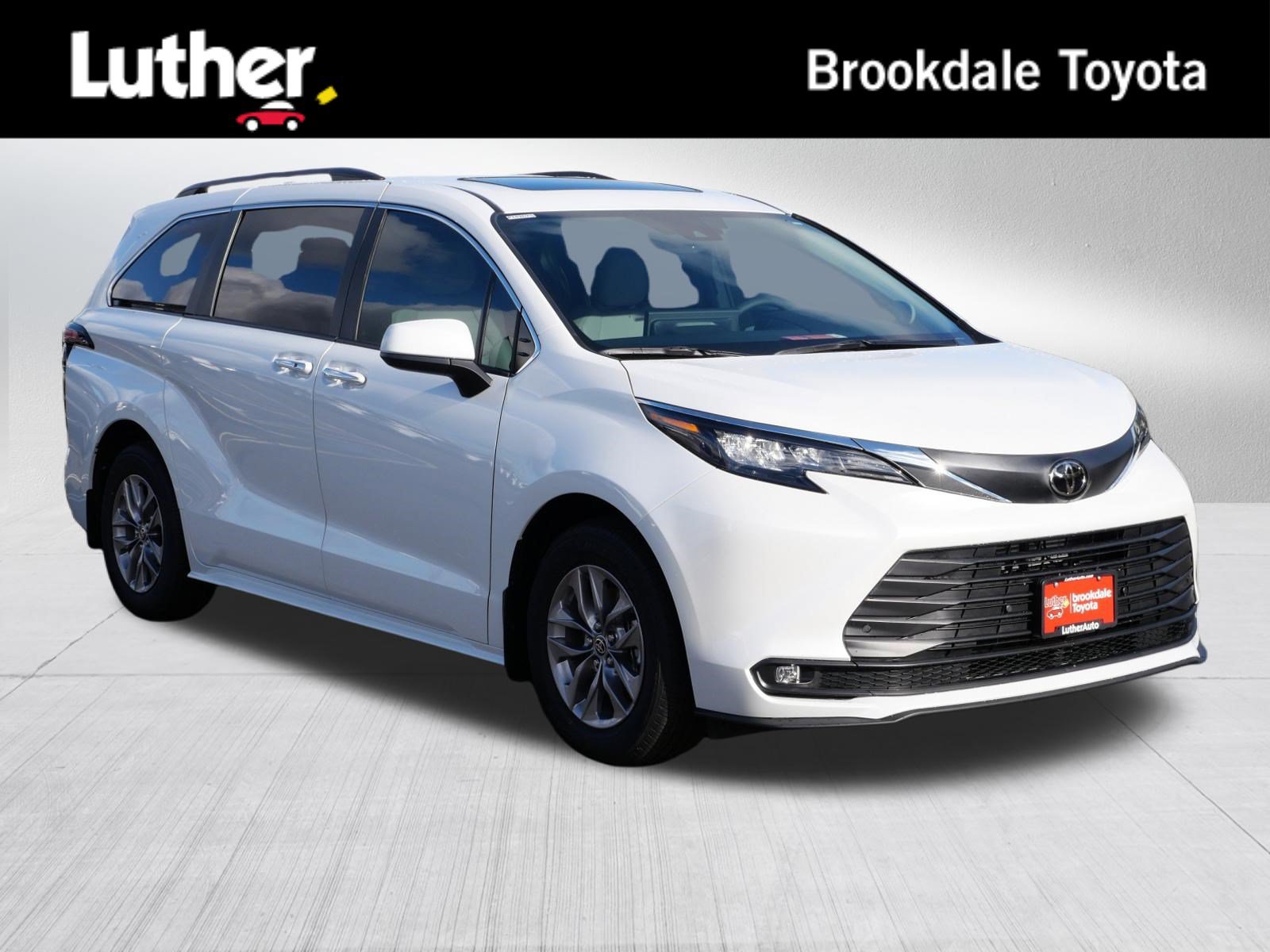 Certified 2026 Toyota Sienna XLE FWD image 1