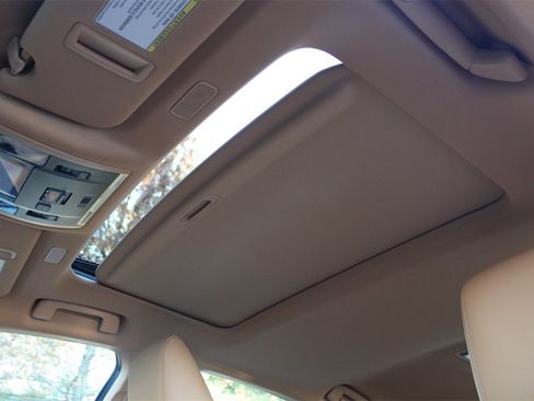 Used 2024 Lexus ES 300h w/ Premium Package image 30