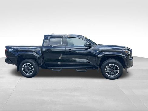 Certified 2026 Toyota Tacoma SR5 AWD/4WD image 6