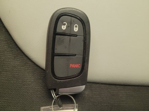 Used 2020 Jeep Cherokee Latitude Plus FWD image 32