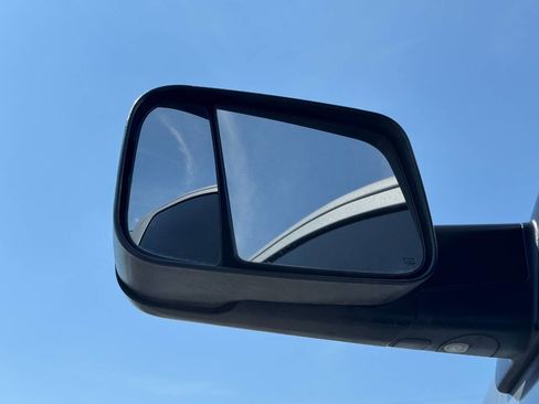 Used 2019 RAM 1500 Classic SLT image 40