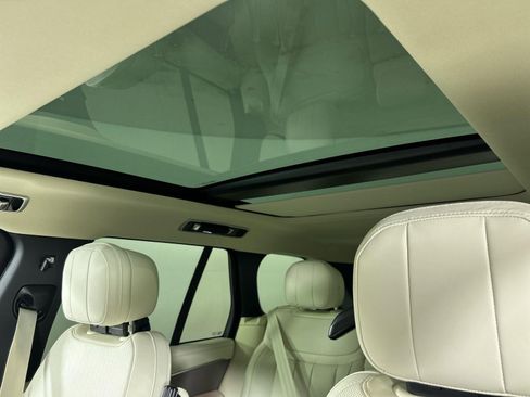 New 2025 Land Rover Range Rover SE image 9