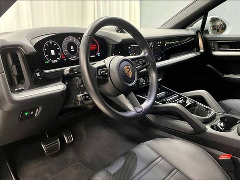 Used 2024 Porsche Cayenne S image 6