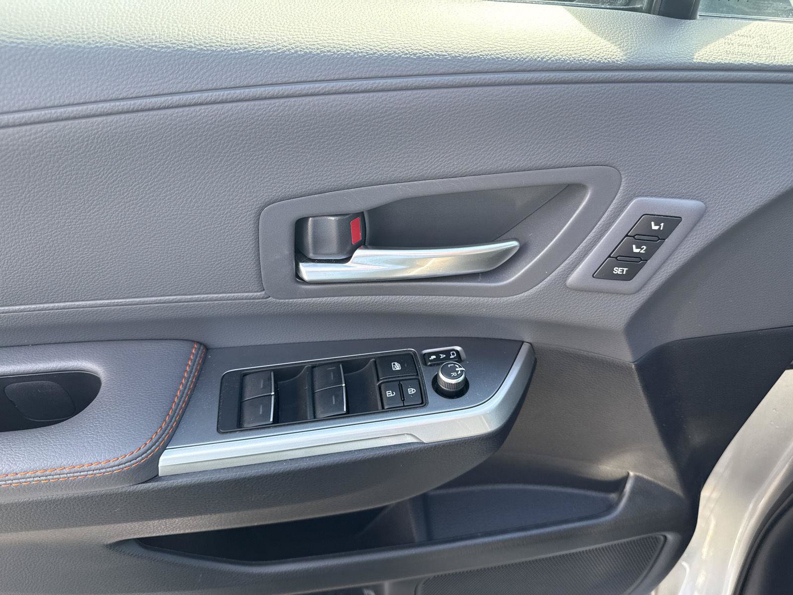 Used 2024 Toyota Sienna XSE w/ XSE Premium Package FWD image 15