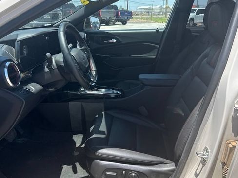 Used 2026 Chevrolet Trax RS w/ Sunroof Package FWD image 9