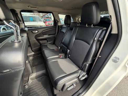 Used 2015 Dodge Journey Crossroad w/ Flexible Seating Group image 17